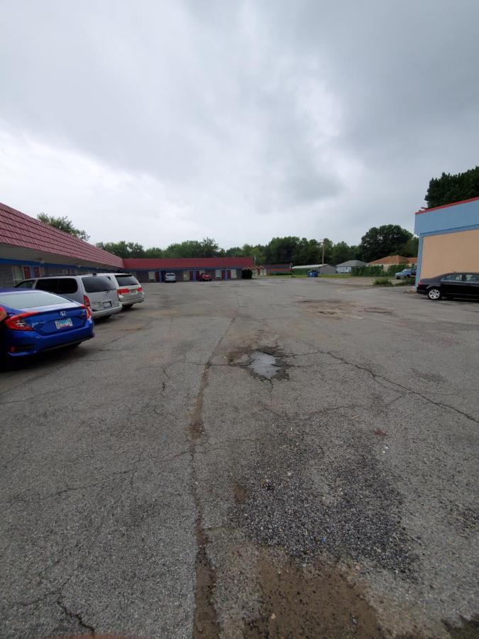 Gray Plaza Motel West Frankfort Buitenkant foto