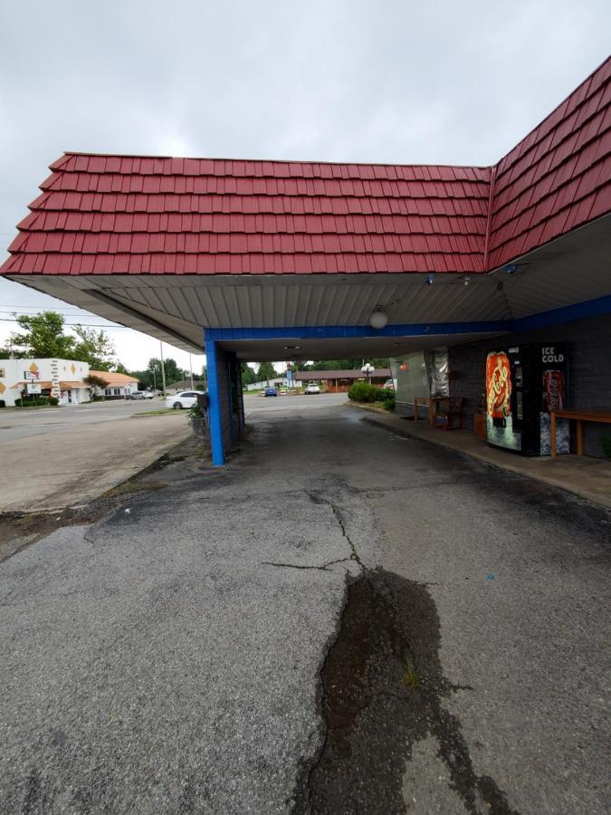 Gray Plaza Motel West Frankfort Buitenkant foto