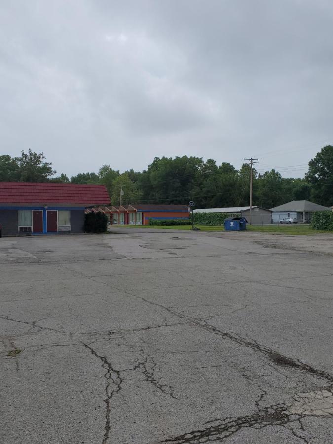 Gray Plaza Motel West Frankfort Buitenkant foto
