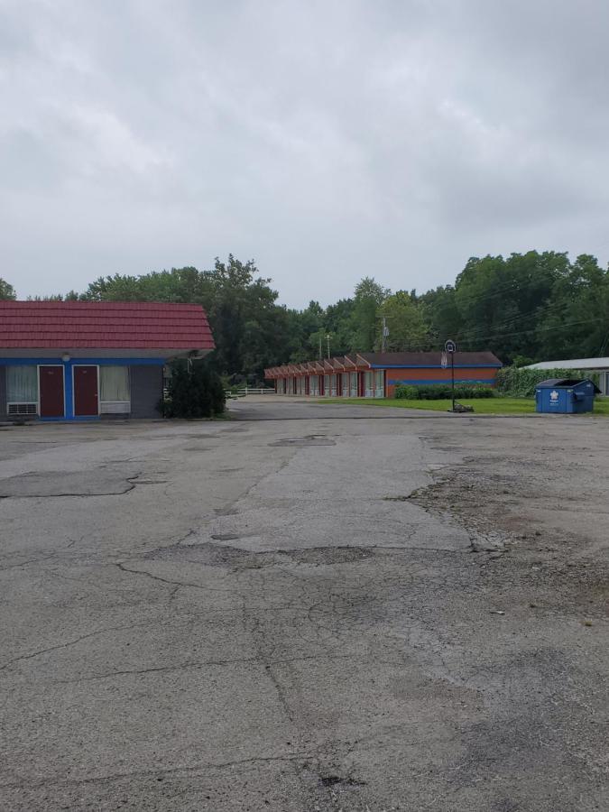 Gray Plaza Motel West Frankfort Buitenkant foto