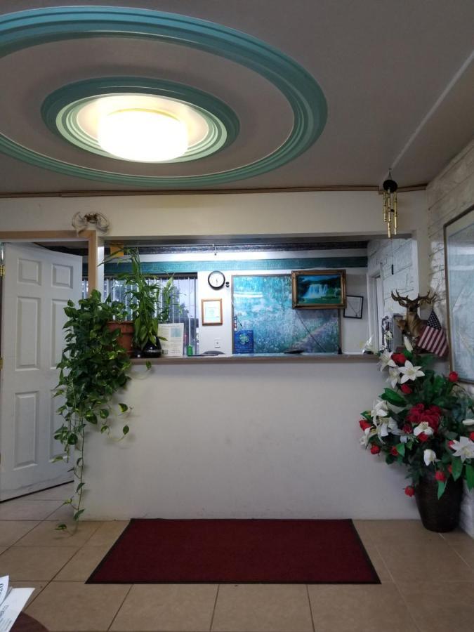 Gray Plaza Motel West Frankfort Buitenkant foto