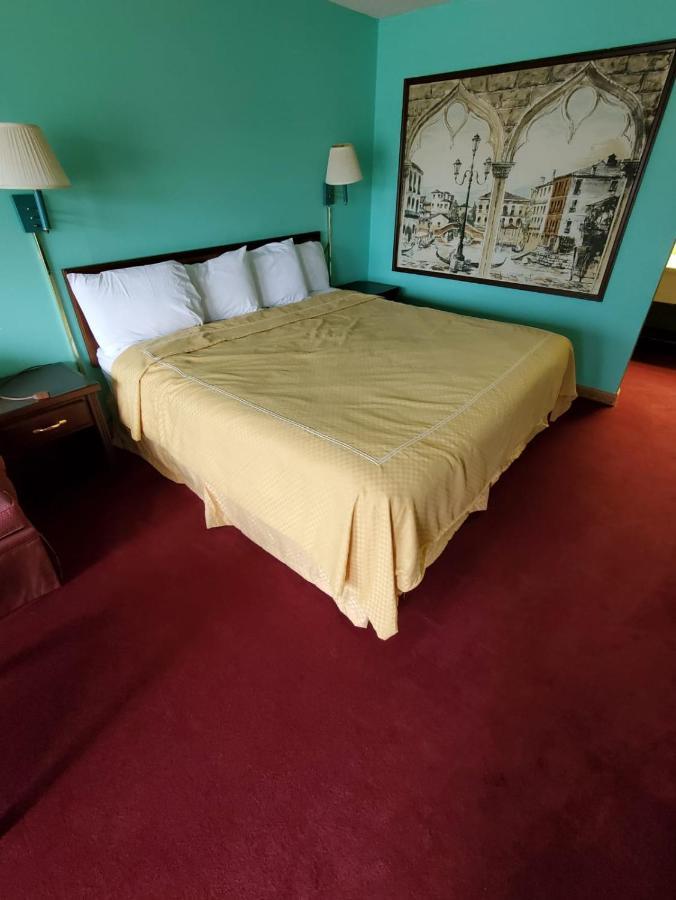 Gray Plaza Motel West Frankfort Buitenkant foto