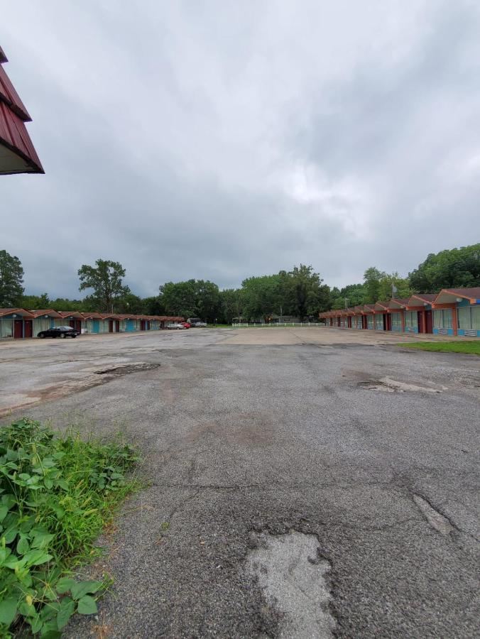 Gray Plaza Motel West Frankfort Buitenkant foto