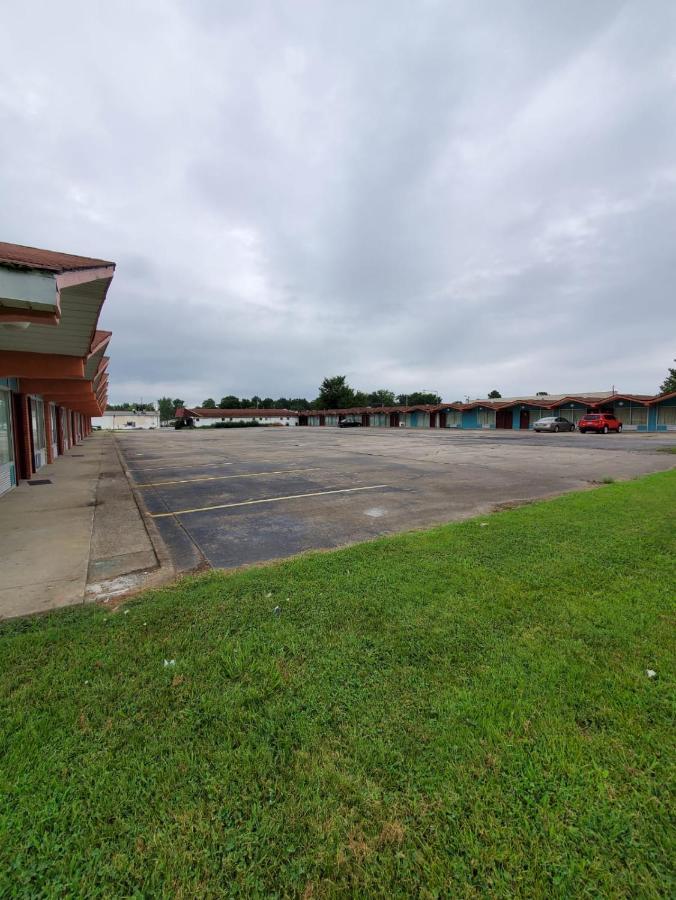 Gray Plaza Motel West Frankfort Buitenkant foto